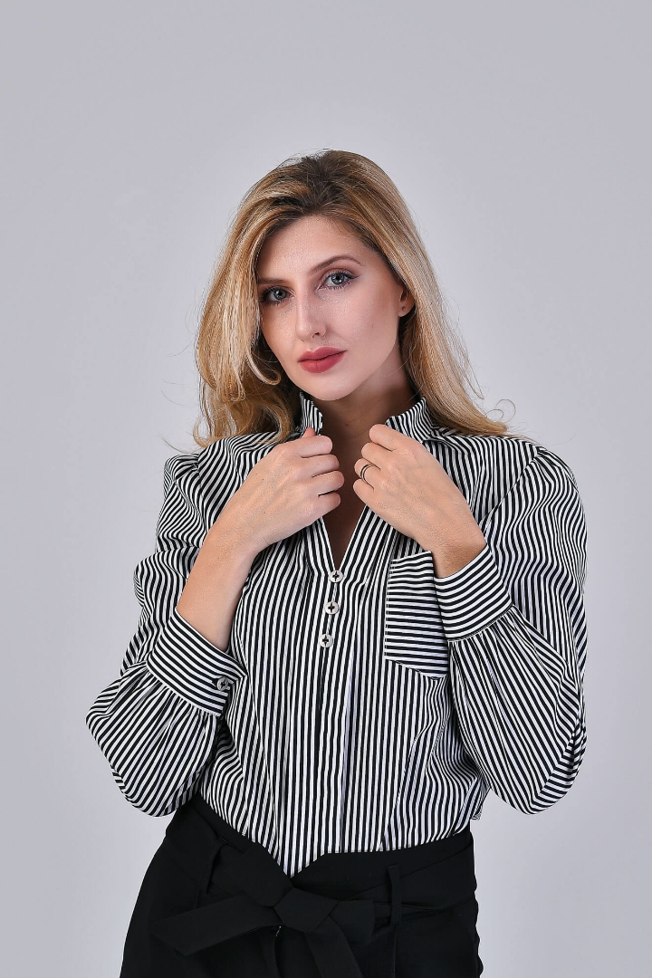 Imagine Bluza Delia cu dungi de culoare neagra