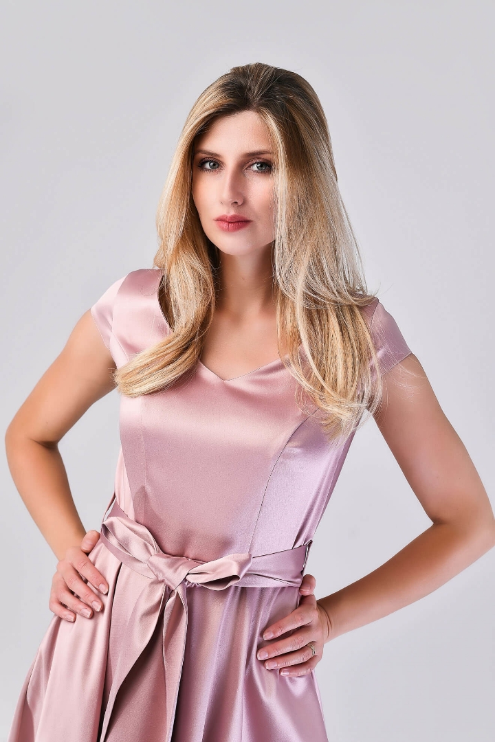 Imagine Rochia Laura din tafta roz pudra