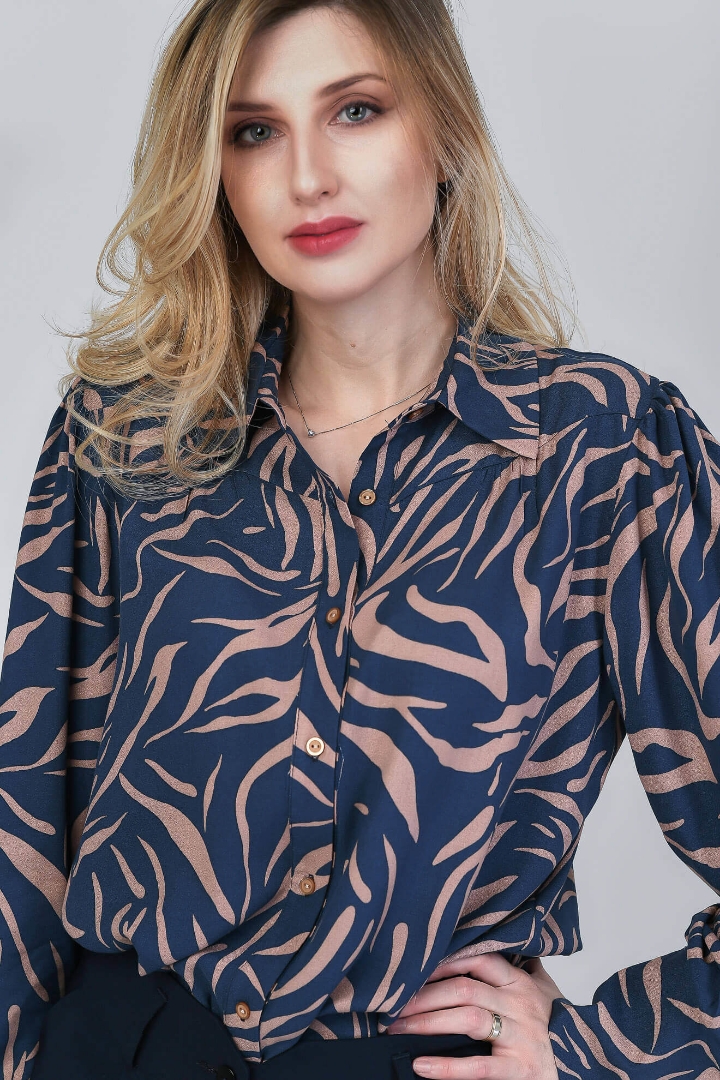 Imagine Bluza Cecilia bleumarin cu imprimeu bej