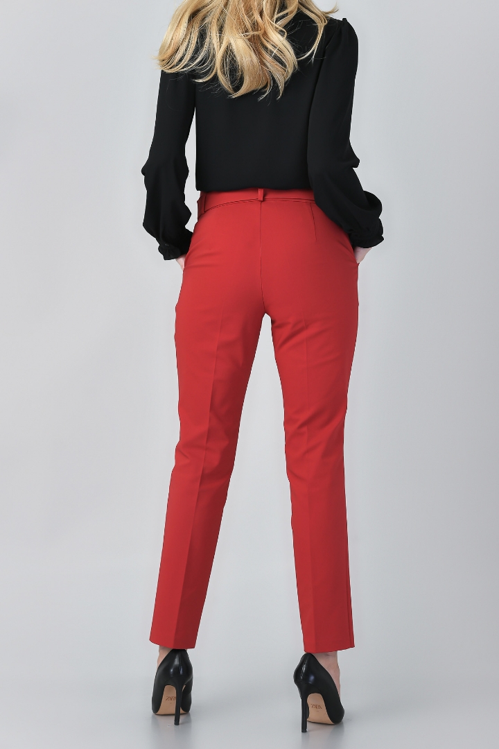 Imagine Pantalon Nicole Rosu