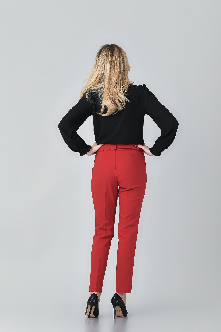 Imagine Pantalon Nicole Rosu