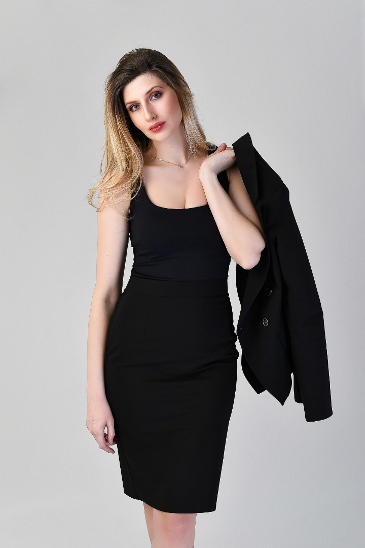 Imagine Fusta Adeline neagra cu betelie