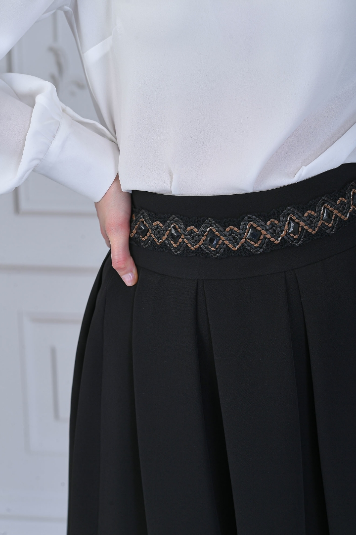 Imagine Fusta Petunia neagră căptușită accesorizată cu curea fixă în talie