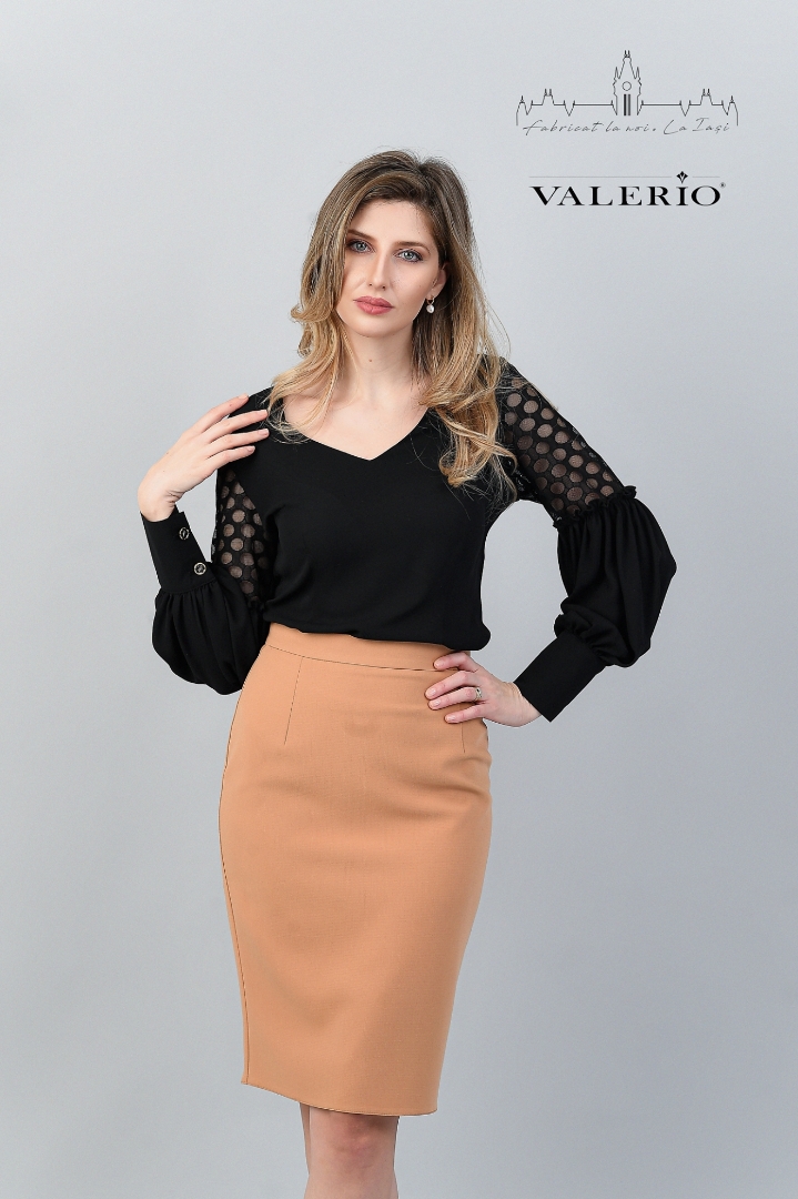 Imagine BLUZA LORA DIN VOAL NEGRU CU DECOLTEU IN V