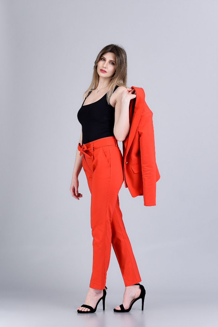 Imagine PANTALONUL NICOLE ROSU CORAI