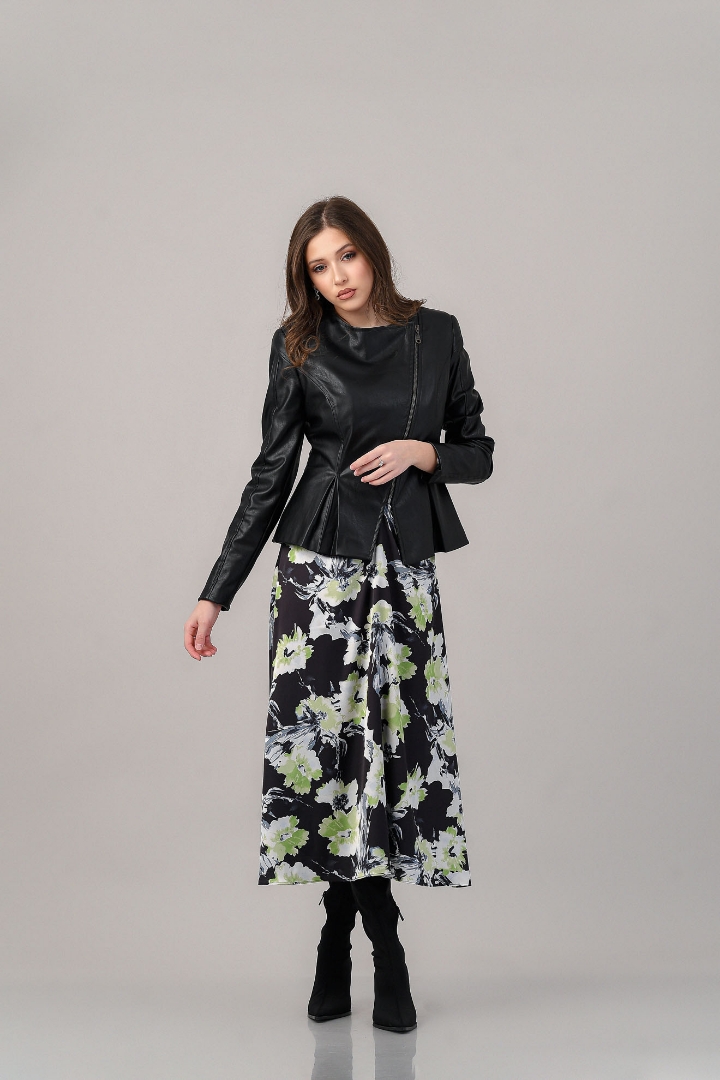 Imagine Jacheta Claudia Neagra