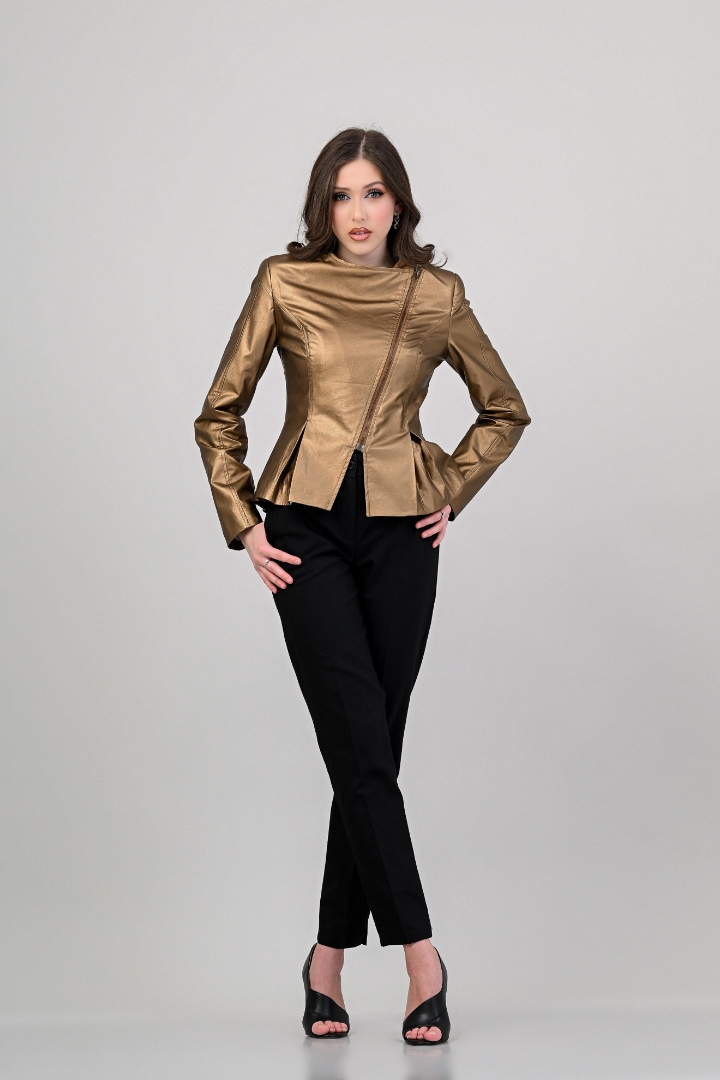 Imagine Jacheta Claudia aurie