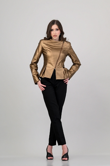 Imagine Jacheta Claudia aurie