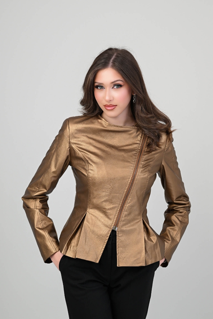 Imagine Jacheta Claudia aurie