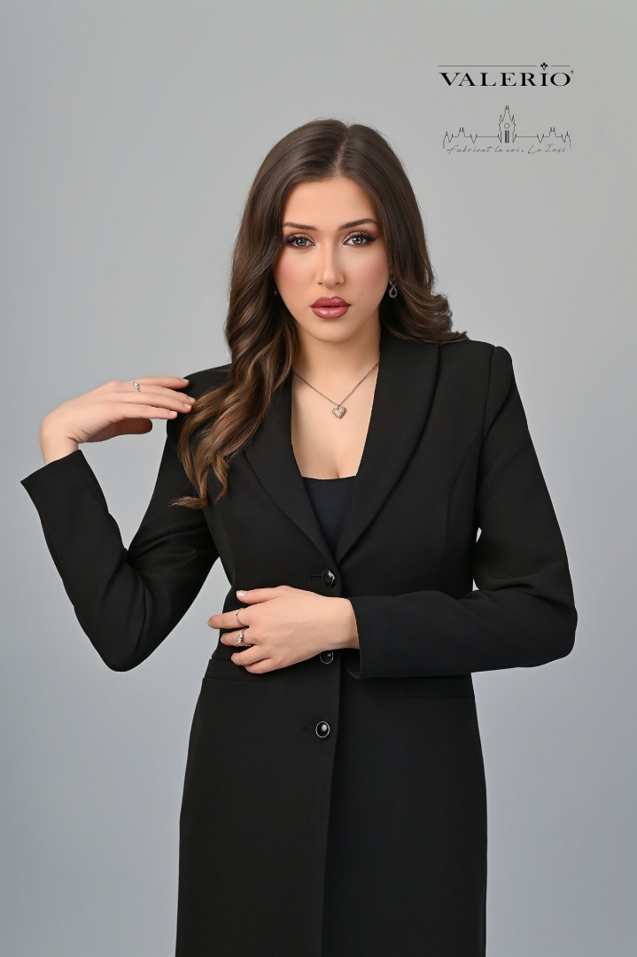 Imagine Sacou Miruna Negru P